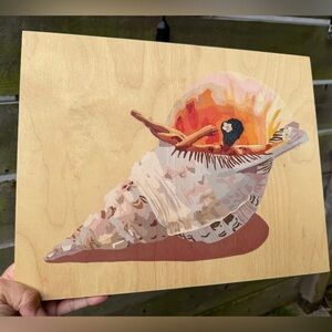 Solid Wood Hawaiian Lady Wahine in Conch Shell‎ Art Plumeria Flower Beach